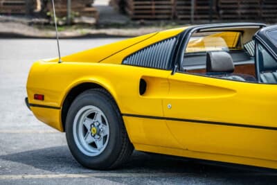 10万ドル〜12万5000ドル（邦貨換算で約1477万〜1846万円）で現在も販売中のフェラーリ「308GTS」（C）Courtesy of RM Sotheby's