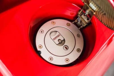 281万7500ユーロ（邦貨換算約4億5770万円）で落札されたフェラーリ「F40」（C）Courtesy of RM Sotheby's