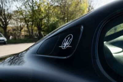 1万3500英ポンド(邦貨換算約268万円)で落札されたマセラティ「4200GT」(C)iconicauctioneers