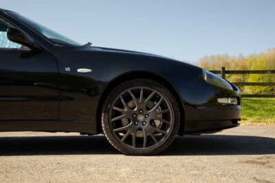 1万3500英ポンド(邦貨換算約268万円)で落札されたマセラティ「4200GT」(C)iconicauctioneers