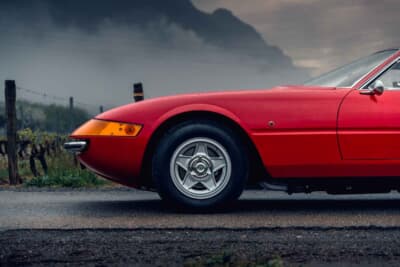 53万9375ユーロ（邦貨換算約8762万円）で落札されたフェラーリ「365GTB/4」（C）Courtesy of RM Sotheby's
