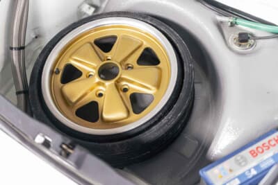 100万～150万ユーロ（邦貨換算約1億6245万～2億4365万円）で現在も販売中のポルシェ「911カレラRS 3.0」C）Courtesy of RM Sotheby's