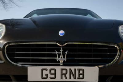 1万3500英ポンド(邦貨換算約268万円)で落札されたマセラティ「4200GT」(C)iconicauctioneers