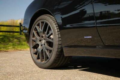 1万3500英ポンド(邦貨換算約268万円)で落札されたマセラティ「4200GT」(C)iconicauctioneers