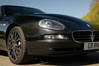 1万3500英ポンド(邦貨換算約268万円)で落札されたマセラティ「4200GT」(C)iconicauctioneers