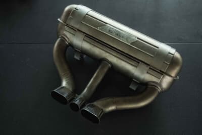 281万7500ユーロ（邦貨換算約4億5770万円）で落札されたフェラーリ「F40」（C）Courtesy of RM Sotheby's