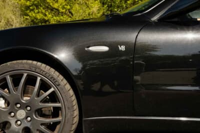 1万3500英ポンド(邦貨換算約268万円)で落札されたマセラティ「4200GT」(C)iconicauctioneers