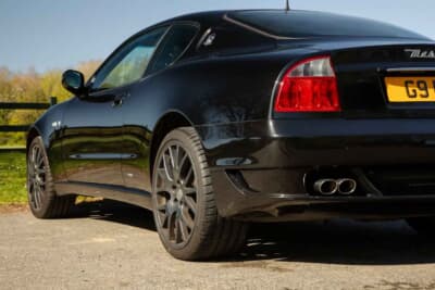 1万3500英ポンド(邦貨換算約268万円)で落札されたマセラティ「4200GT」(C)iconicauctioneers