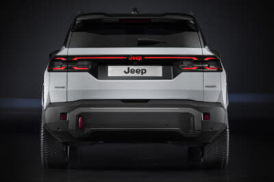 ジープ コンパス 4xe：リアには牽引フックを装備し、実用性をさらに高めている