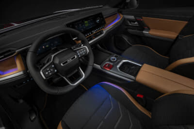 ジープ コンパス 4xe：過酷な使用環境にも耐えられるよう、シートにポリウレタン加工を施し、従来の布シートの約2倍の耐久性を確保