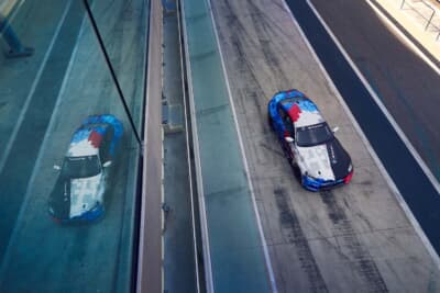 BMW「M2 Racing」：データ解析機能も充実しており、専用ワイヤリングハーネスとデータロガー用コネクター、最適化されたポートを装備。過酷なレース環境下でも正確な走行データの取得と解析が可能
