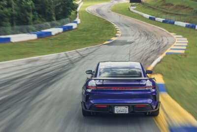 ポルシェ タイカン ターボGT：記録達成時は朝方の雨で一部路面が濡れていて、決して理想的とはいえないコンディションだった
