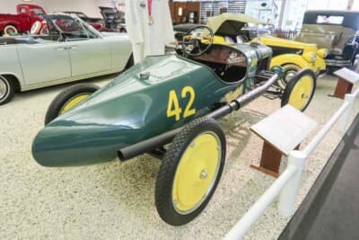 フォード モデルT スピードスター：フォードのT型はモータリゼーションを広く普及させた乗用モデルが有名だが、スポーツカーとも言うべきモデルとして、ボートテール・スタイルがよく似合うスピードスターもラインナップしていた