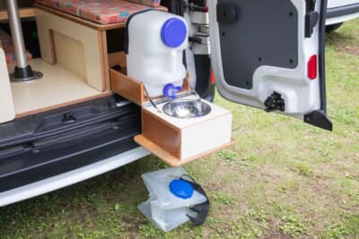 ルノー カングー：シンクはコンパクトにまとまっていて非常に使いやすく考えられているそうだ。手を洗ったり、直売所などで購入した野菜を洗ったりしている