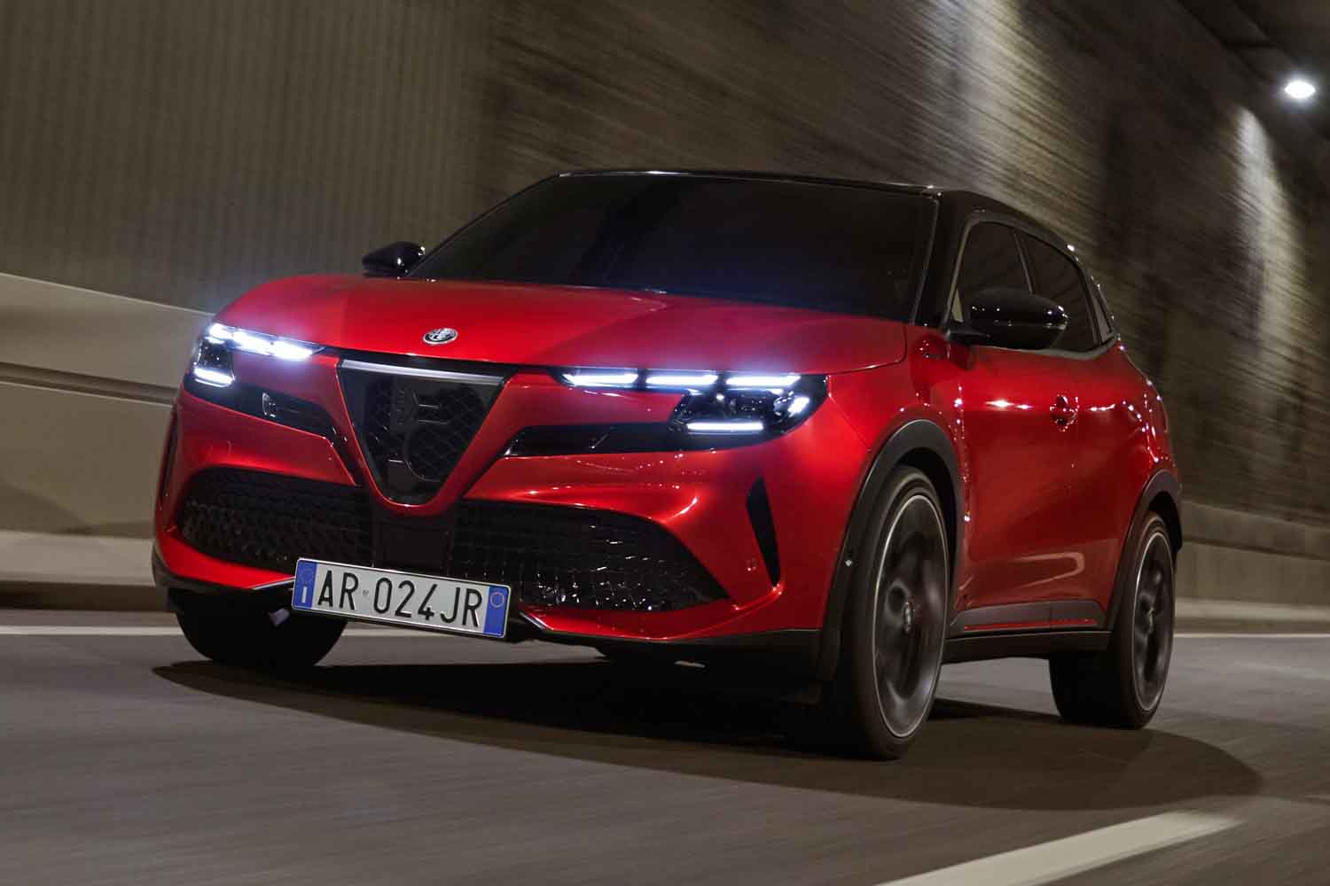 アルファ ロメオの新型コンパクトSUV「Junior」がハイブリッド＆EVで