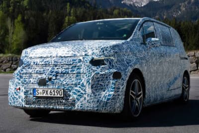 メルセデス・ベンツVLE：細部の意匠をスパイされないようにオーバーカモフラージュされたテスト車両