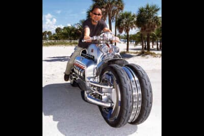 これは乗ったとは言えないが、トマホークにまたがったこともある。バイパーの8.3LV10エンジンを搭載していた