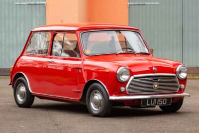1万1500英ポンド(邦貨換算約230万円)で落札されたオースティン「ミニ1000」(C)Courtesy of RM Sotheby's