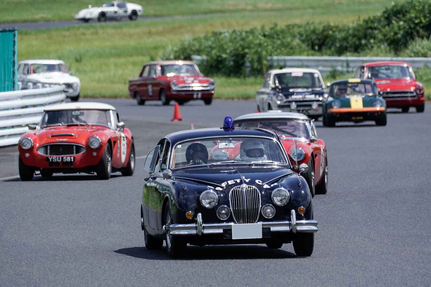 若者やビギナーも楽しめるクラシックカーだけで挑む真夏の「4時間耐久