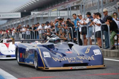 レジェンドドライバーの長谷見昌弘さん、見崎清志さん、寺田陽次郎さん、桑島正美さん、関谷正徳さん、藤井修二さん（敬称略）によるデモランに、観客が押し寄せた