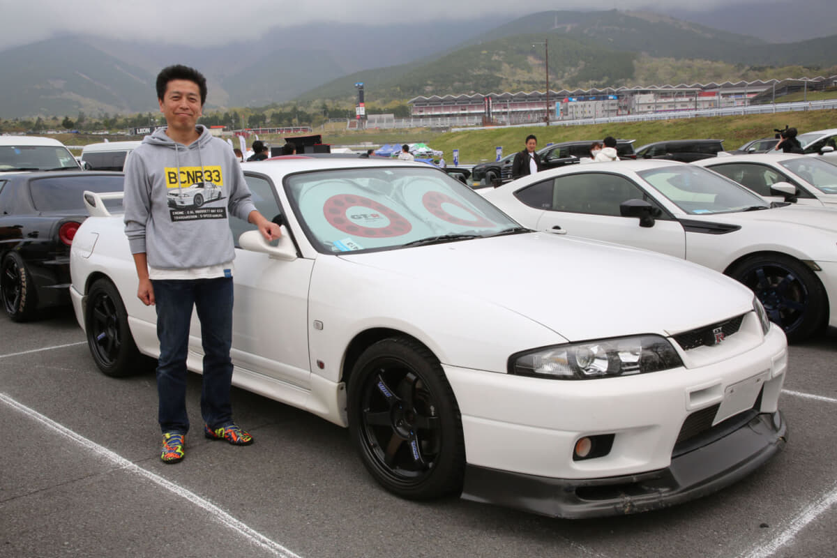 日産 R33 スカイラインGT-Rとオーナーの“ましゅ”さん