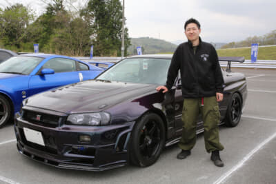 オーナーの“デラ”さんとR34 GT-R