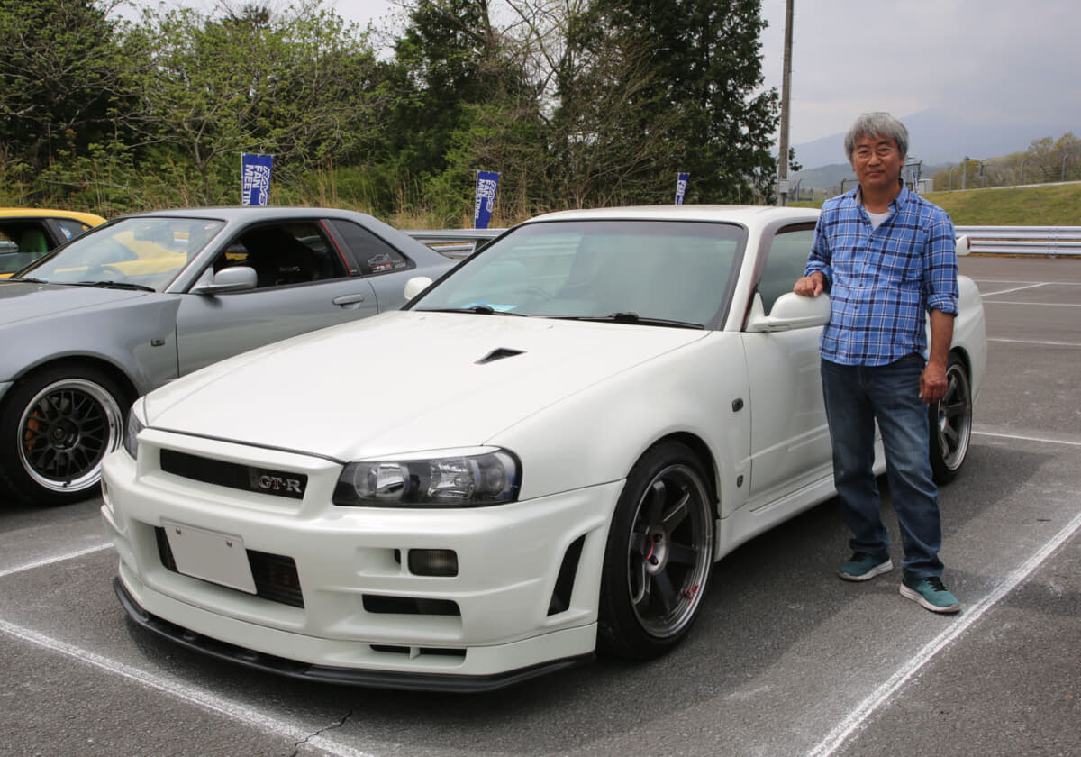 希少な日産R34スカイラインGT-R V-specII Nürとオーナーの“てつ”さん