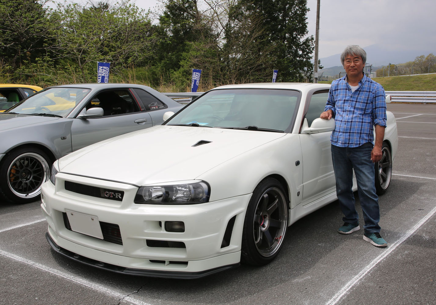 日産R34「スカイラインGT-R」でも「ニュル」は新車の5倍の値段に！ ダウングレードカスタムしてエンブレムも外して乗る理由とは | AUTO  MESSE WEB（オートメッセウェブ） 〜クルマを文化する 〜