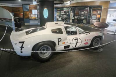 シャパラル 2D：シャパラル・カーズとして初のグループ6カーが1966年式の2D。2Aをベースにクローズドクーペとし、同年のFIA国際スポーツカー選手権に参戦しニュルブルクリンク1000km で優勝を飾っている