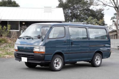 トヨタ ハイエース：国内外のクルマを楽しんできたヒラタさん。これ乗ったら戻れないという予想は見事に的中した。30万kmを目前にお色直しを施したトヨタ ハイエース スーパーロングは平成6年式だ