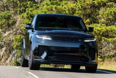 レンジローバー・スポーツSV ブラック:先進的油圧ロール制御式の6Dダイナミックサスペンションを搭載