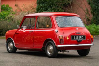 1万1500英ポンド(邦貨換算約230万円)で落札されたオースティン「ミニ1000」(C)Courtesy of RM Sotheby's