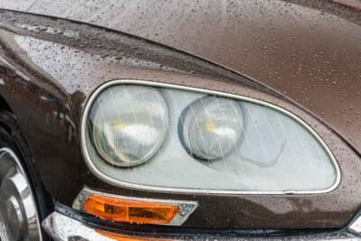 シトロエン DS：ヘッドライトはDS特有のシステム、ハンドルを切ると、内側のライトがハンドルを切った方に向くステアリング連動ライト。メカニカル動作になるが、50年以上前から採用されていた