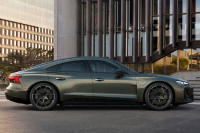 アウディRS e-tron GTパフォーマンス:ワイド&ローのプロポーションを持つ4ドアクーペシルエット