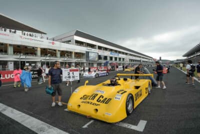 決勝レース、グリッドの先頭はローラT87/50/MCS8 コスワースDFVの小嶋禎一選手。見事ポール・トゥ・ウィンを飾った