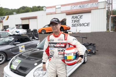 今年で63歳になる金澤さんだがサーキットまでは常に自走というパワフルさ。レースが終わるとそのまま遠方へ出張に行くことも多い