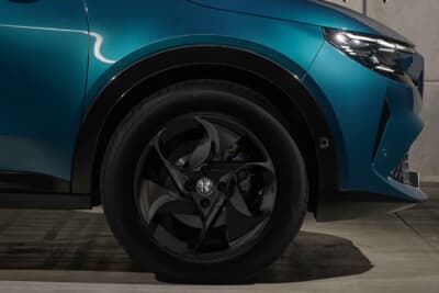 エントリーモデルは17インチホイールが標準装備となる