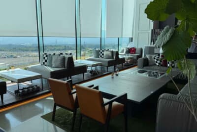 予約はできませんが、90分2400円で優雅に観戦。富士山クリームソーダもおすすめですわ