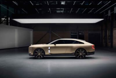 ベントレーEXP 15デザインビジョンコンセプト：ロングエンドレスボンネットと直立グリルの典型的なベントレー・セダンコンセプトのボディ