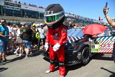 Golf GT1のマスコットくんも暑そうです