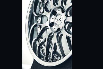 マーベリック709M:リバースリム×スーパーフランジリム。リムの主張感がアップすることで、疾走感も増している