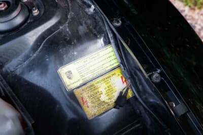 9万スイスフラン~12万スイスフラン(邦貨換算約1660万円〜約2200万円)で現在も販売中のポルシェ「924カレラGT」(C)Bonhams