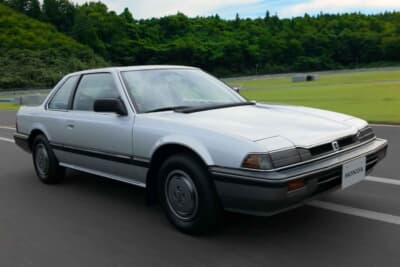 ホンダ プレリュード：ホンダのデザイナーたちは、スタイリングの美学を守るため、苦肉の策としてワンアーム式を選択