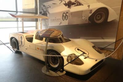 シャパラル 2F：2Eの発展モデルとして1966年に登場したFIA国際スポーツカー選手権用のグループ6カーが2F。ブランズハッチで開催されたBOAC500（6時間レース）で唯一の勝利を飾っている