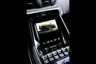 ランボルギーニ・チェンテナリオ：価格は当時175万ユーロで日本円換算で２億円超