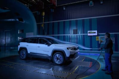 ジープ・コンパス:最低地上高200mm、最大渡河深度470mmを誇る