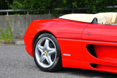 9万7750ポンド（邦貨換算約1444万円）で落札されたフェラーリ「F355スパイダー」（C）Bonhams