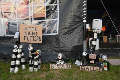 キャンプ場には工作品も