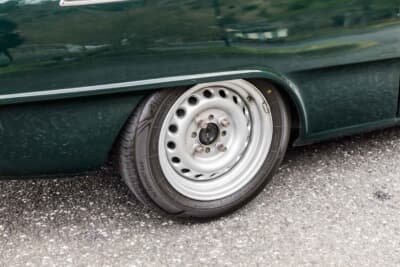 いすゞ ベレット1800GT：ホイールはシルバーに塗装されたスーパーラップアルミというレーシーな仕上がりである