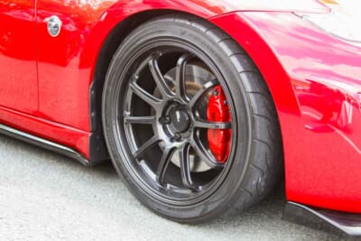 日産 Z34型フェアレディZ：ホイールはアドバンレーシングRZ-F2を装着しツライチにもこだわった